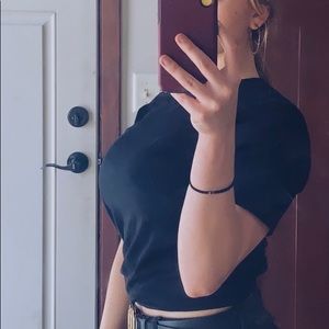 Cute black t shirt!!